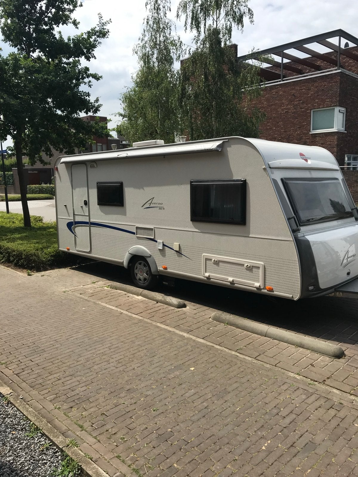 Fijne Burstner Averso 500 TK met stapelbed en mover, Caravans en Kamperen, Caravans, Particulier, 5 tot 6 meter, Kachel, Tot en met 6