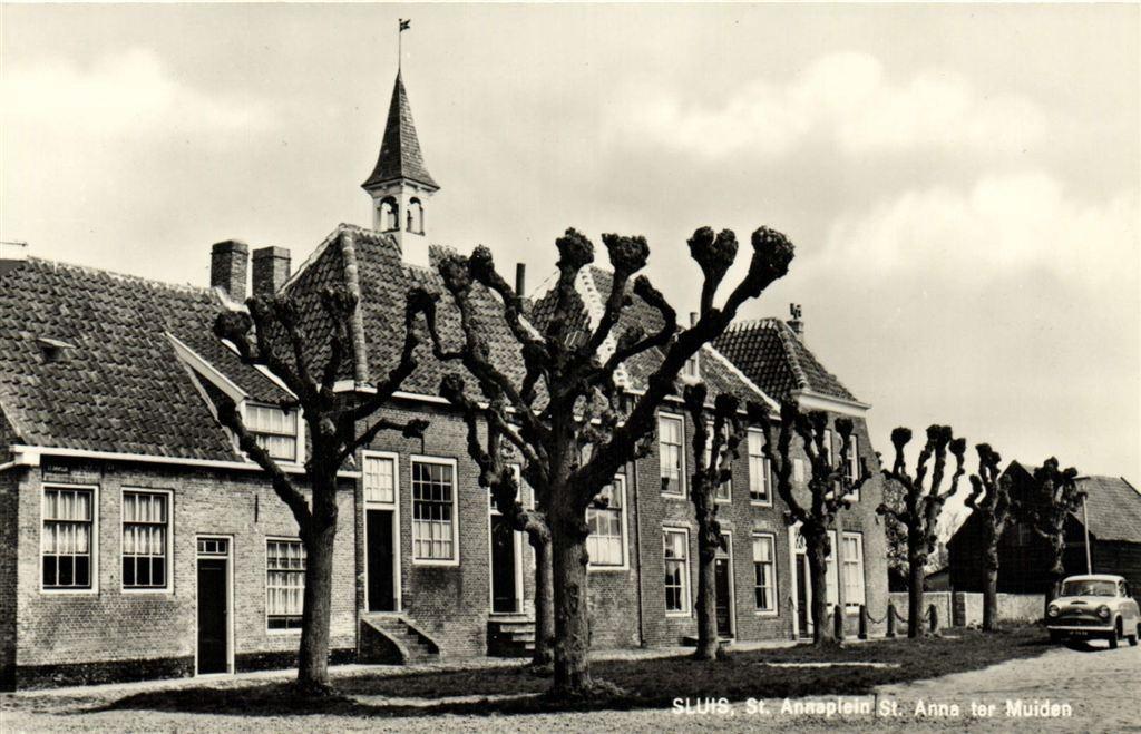 Sluis, St. Annaplein St. Anna ter Muiden - ongelopen, Ophalen of Verzenden, 1940 tot 1960, Ongelopen, Zeeland