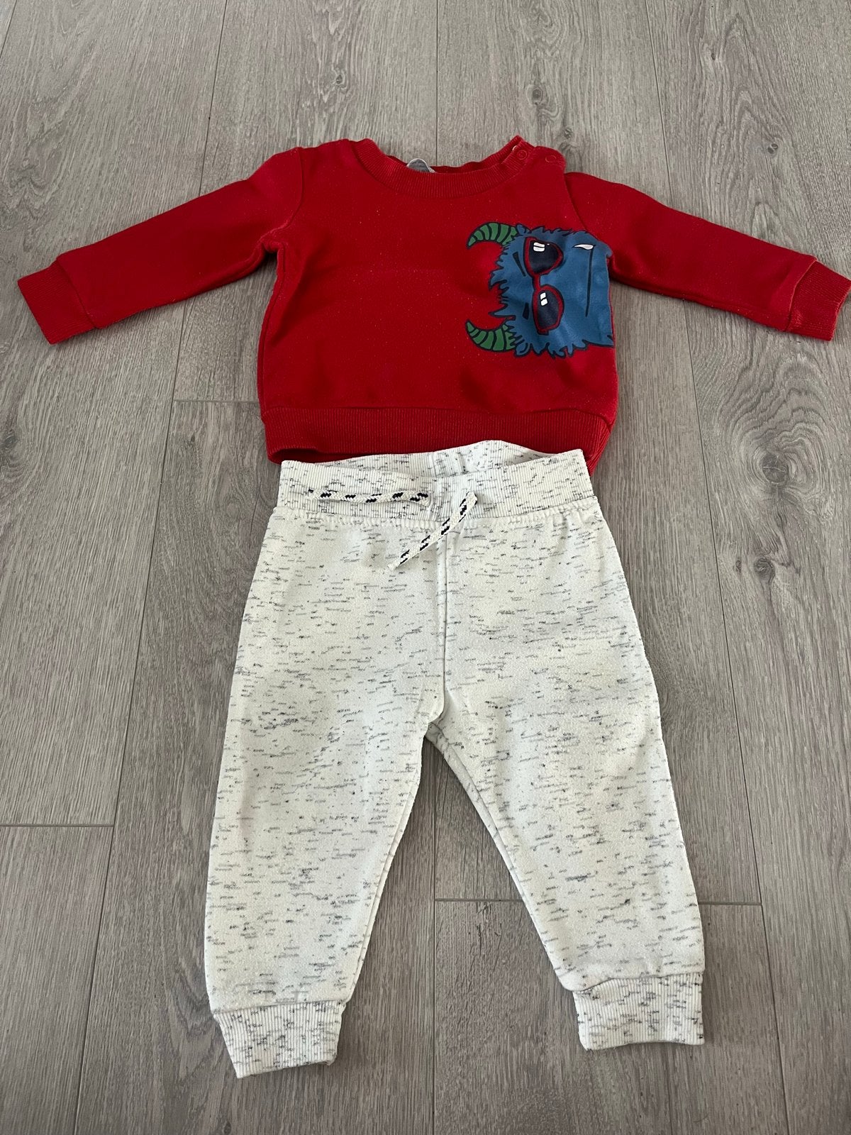 Leuk baby setje: rode trui broek (Primark), Ophalen of Verzenden, Gebruikt, Jongetje