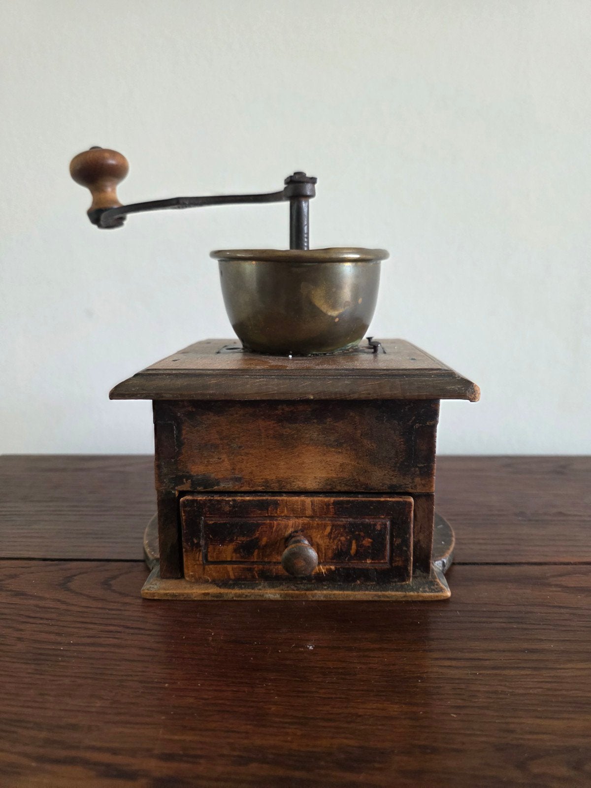 Antieke houten koffiemolen met messing kom, Ophalen of Verzenden