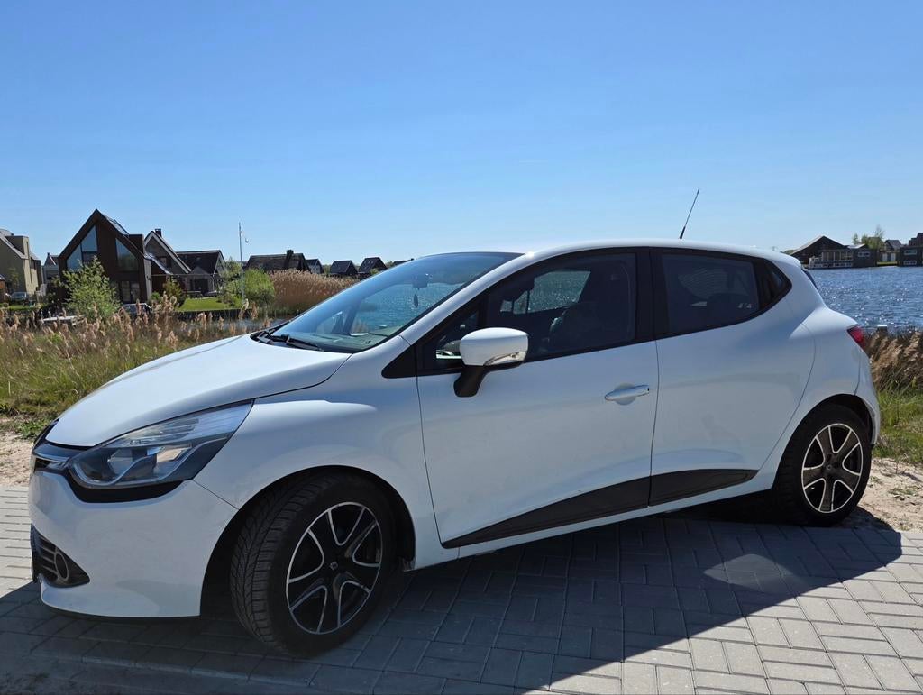 MOET WEG / Renault Clio 0.9 TCE / December 2015 / 115600 KM, Auto's, Renault, Voorwielaandrijving, 898 cc, 40 €/maand, Wit