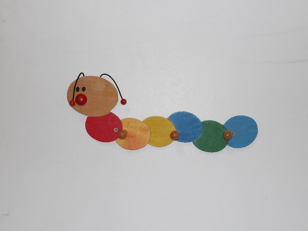 Vrolijke houten kinderkapstok rups/caterpillar – kleurrijk, Huis en Inrichting, Woonaccessoires | Kapstokken, Ophalen of Verzenden