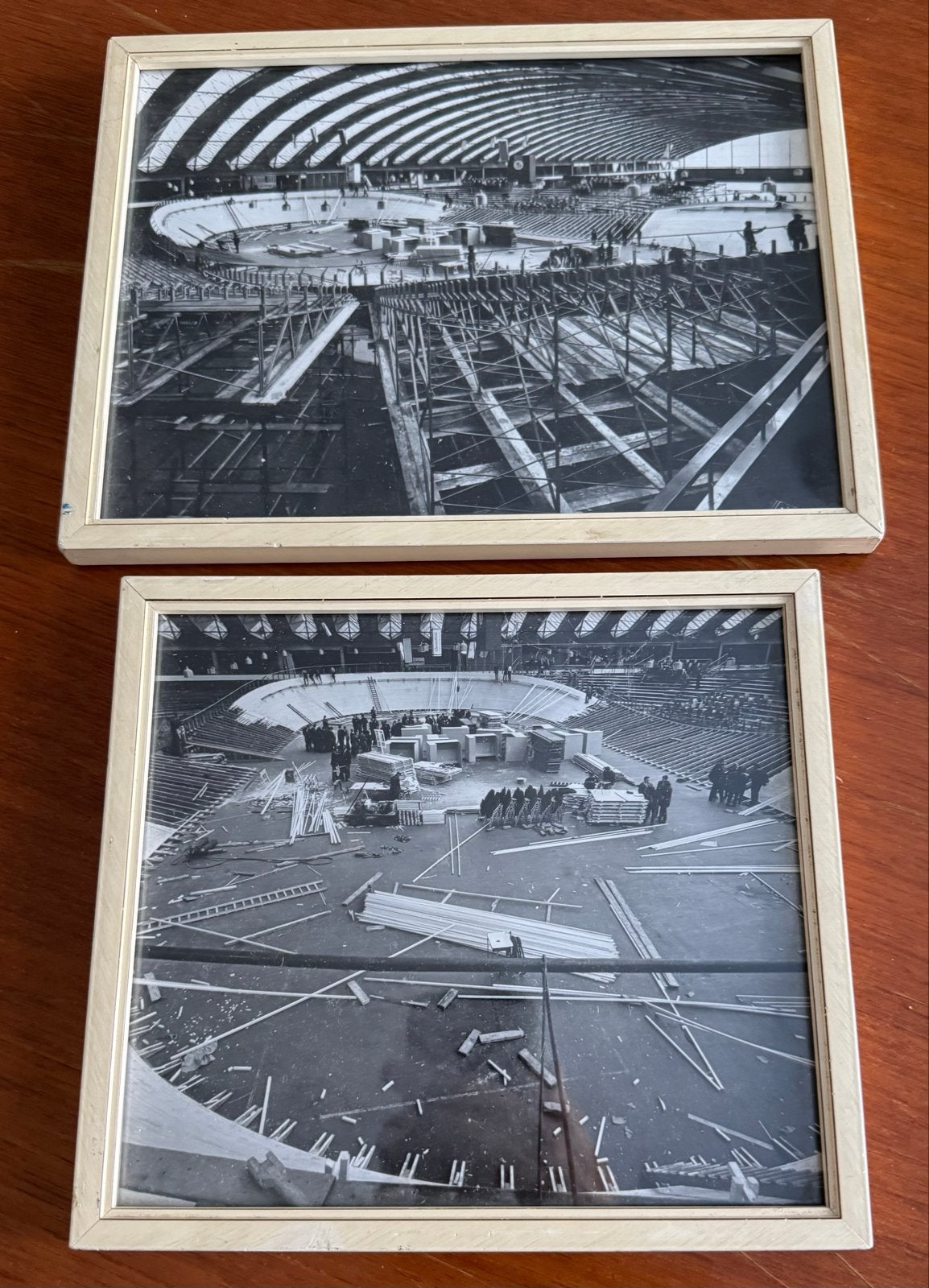 2 ingelijste foto's van de bouw van de Oude Rai Amsterdam, Antiek en Kunst, Ophalen of Verzenden, Foto, Fotografie, Ingelijst