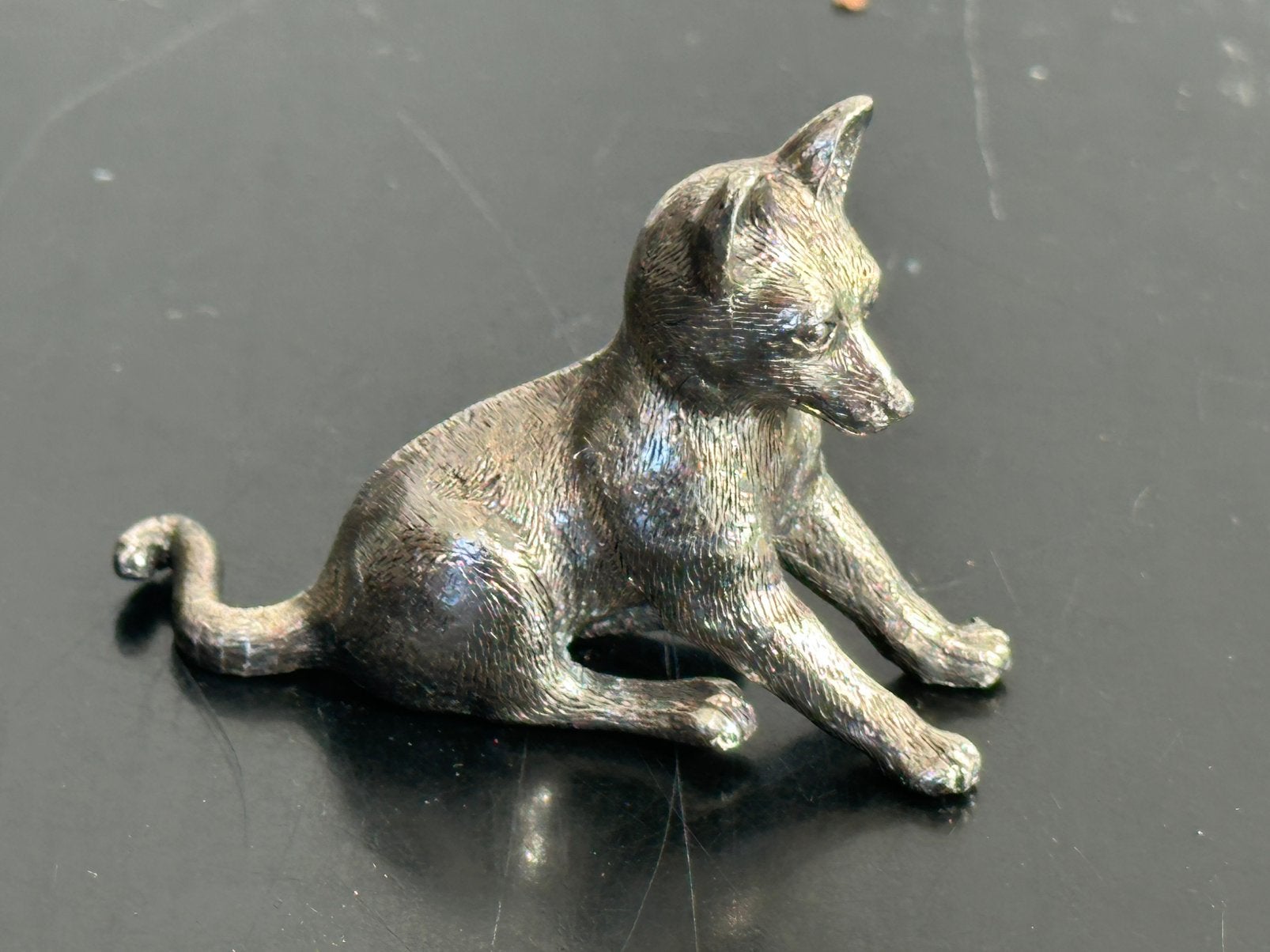 Oud verzilverd Hond puppy beeldje 5/4 cm H, Ophalen of Verzenden, Gebruikt, Dier