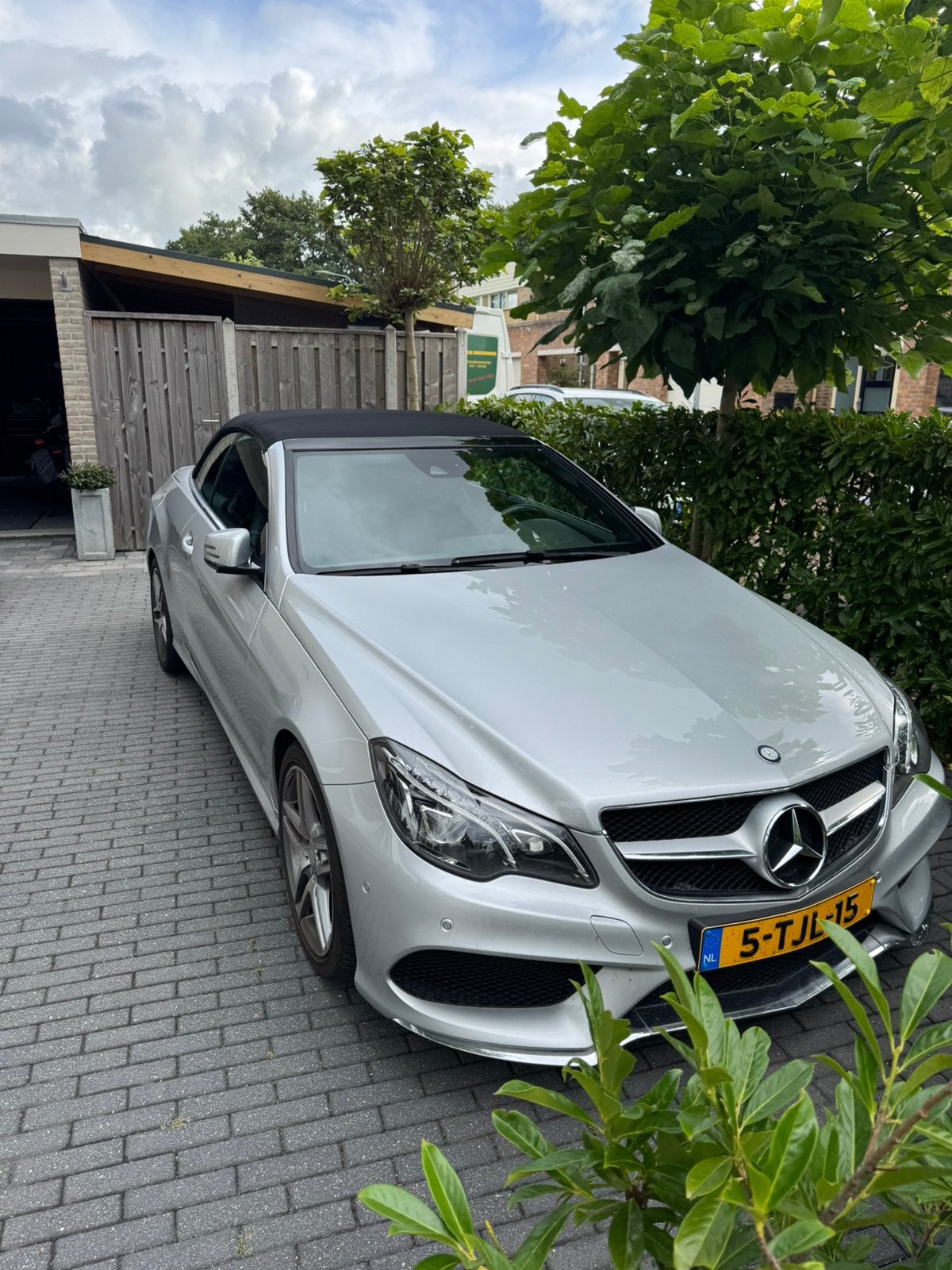 Mercedes E-Klasse Cabrio E200 prestige AIRCAP AMG style, Auto's, Mercedes-Benz, 1800 kg, Zwart, 4 cilinders, Cabriolet