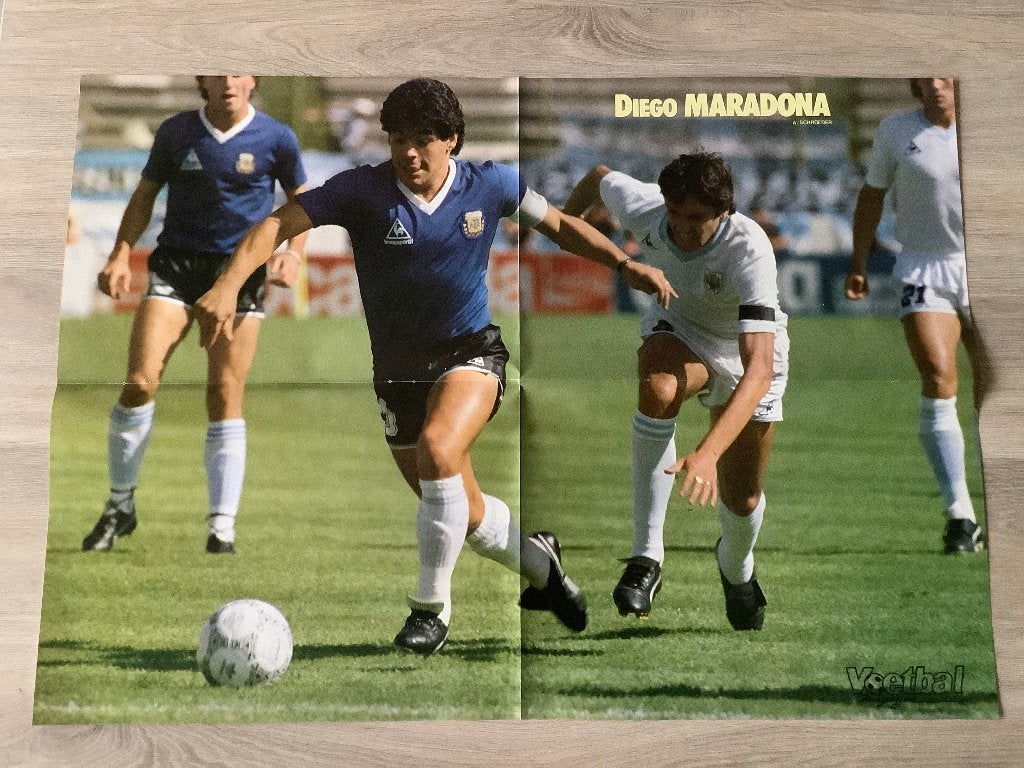 Grote poster Diego Maradona bij Argentinië, Ophalen of Verzenden, Zo goed als nieuw, Buitenlandse clubs, Poster, Plaatje of Sticker