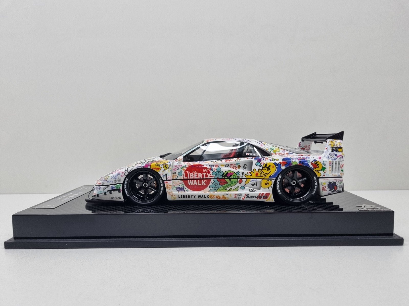 BBA Model
Ferrari F40 Liberty Walk W. Kato
1/99 1:18 Nieuw, Ophalen of Verzenden, Nieuw, Auto