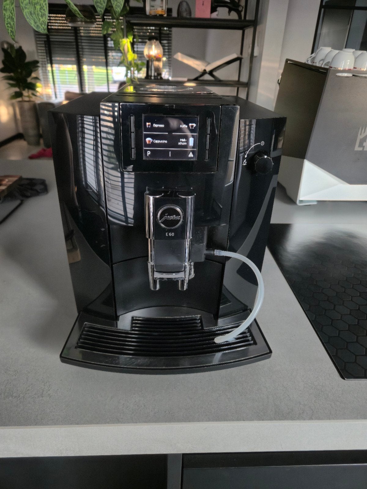 Jura E60 piano black [ garantie & onderhoudsbeurt ], Afneembaar waterreservoir, 10 kopjes of meer, Koffiemachine, Ophalen of Verzenden