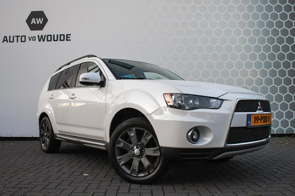 Mitsubishi Outlander 2.0 Intro Edition Trekhaak PDC, Stof, 4 cilinders, Wit, Origineel Nederlands