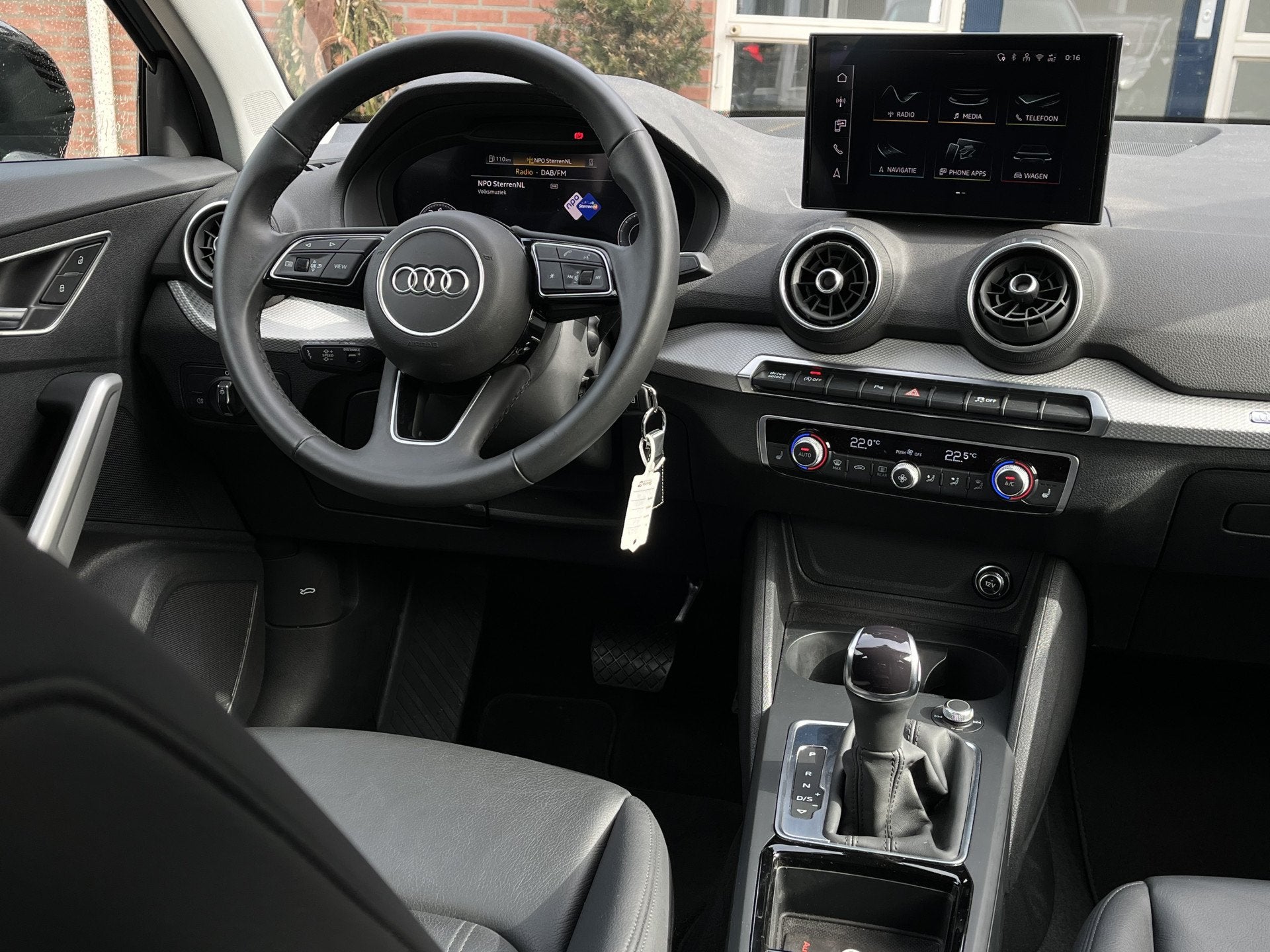 Audi Q2 35 TFSI S Edition | Stoelverwarming | Adapt. Cruise, 4 cilinders, 150 pk, Zwart, Leder