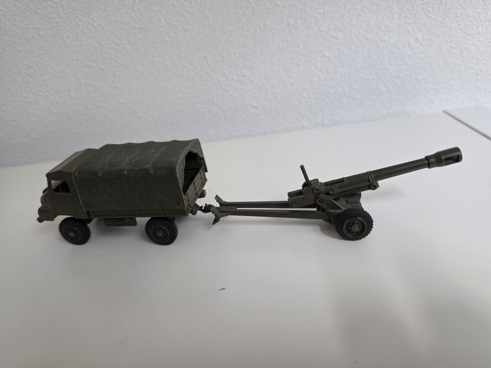 Solido Militair Voertuig met Kanon - Vintage Speelgoed, Ophalen of Verzenden, Gebruikt