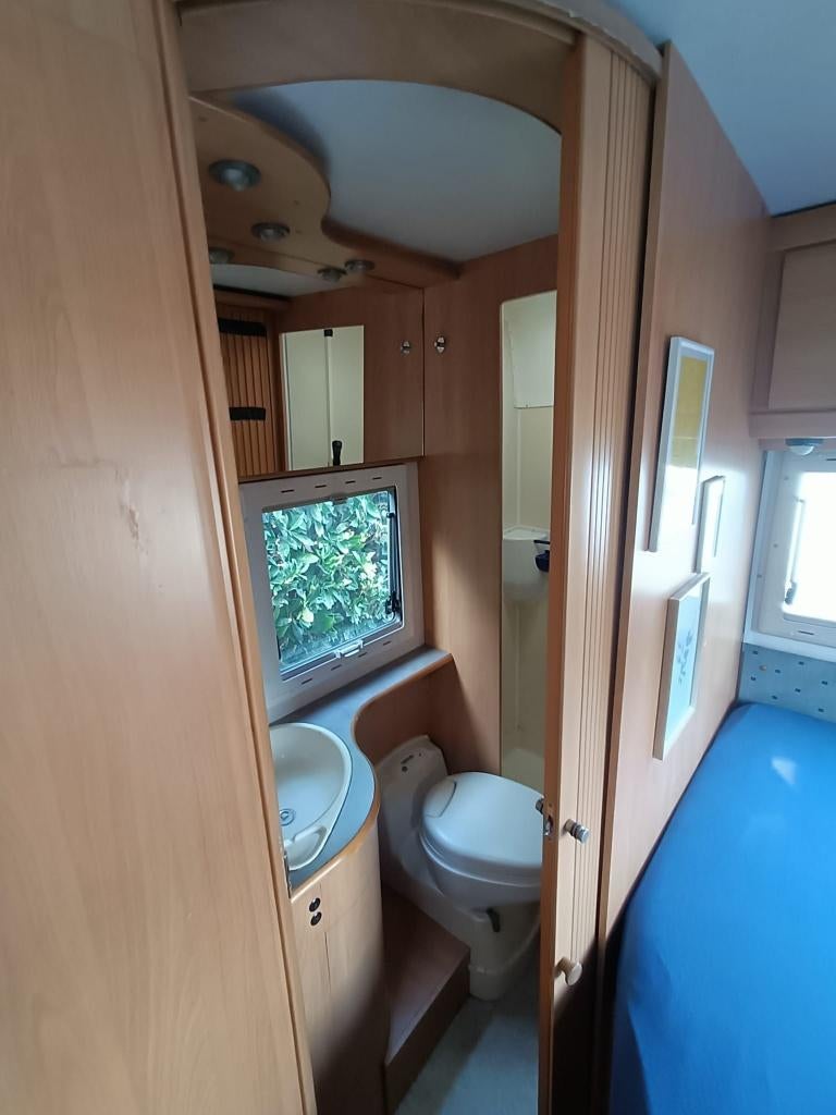 Foto 18 van Topstaat: 6-persoons Hymer BR598 camper | APK: maart 2027