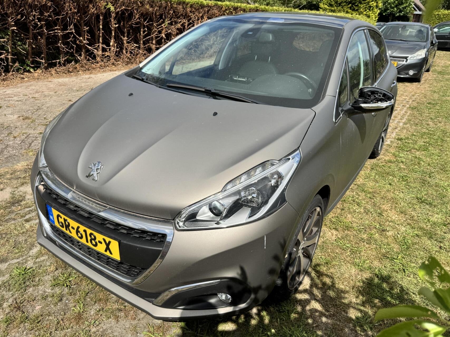 Peugeot 208 1.2i !MOTORKAPOT! Navigatie-Cr.contr-Clima-Panor, Voorwielaandrijving, Met garantie (alle), Leder en Stof, Origineel Nederlands