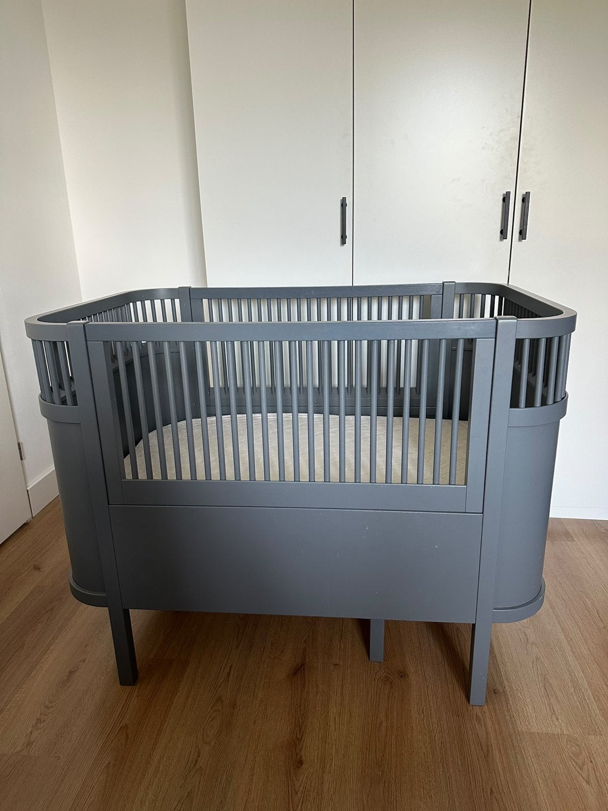 Sebra meegroeibed grijs met matras en extra matrasstuk, Ophalen, Grijs, Hout, Verstelbaar