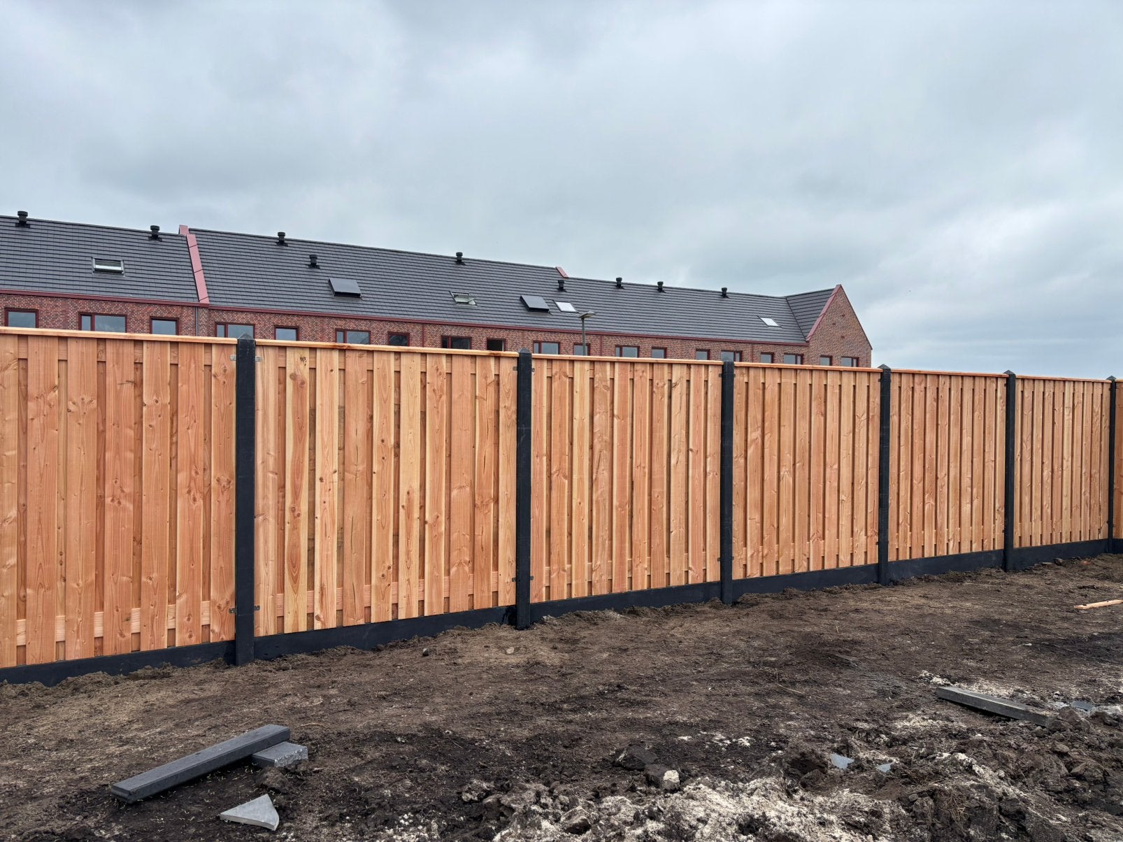 Douglas hout/beton schutting €130 per meter incl. Montage, Ophalen, 1 tot 2 meter, 6 meter of meer, Nieuw