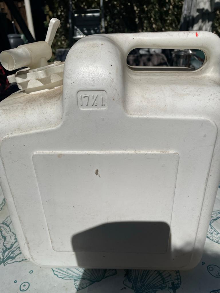 Witte jerrycan 17,5L met kraan, Caravans en Kamperen, Kampeeraccessoires, Gebruikt, Ophalen of Verzenden