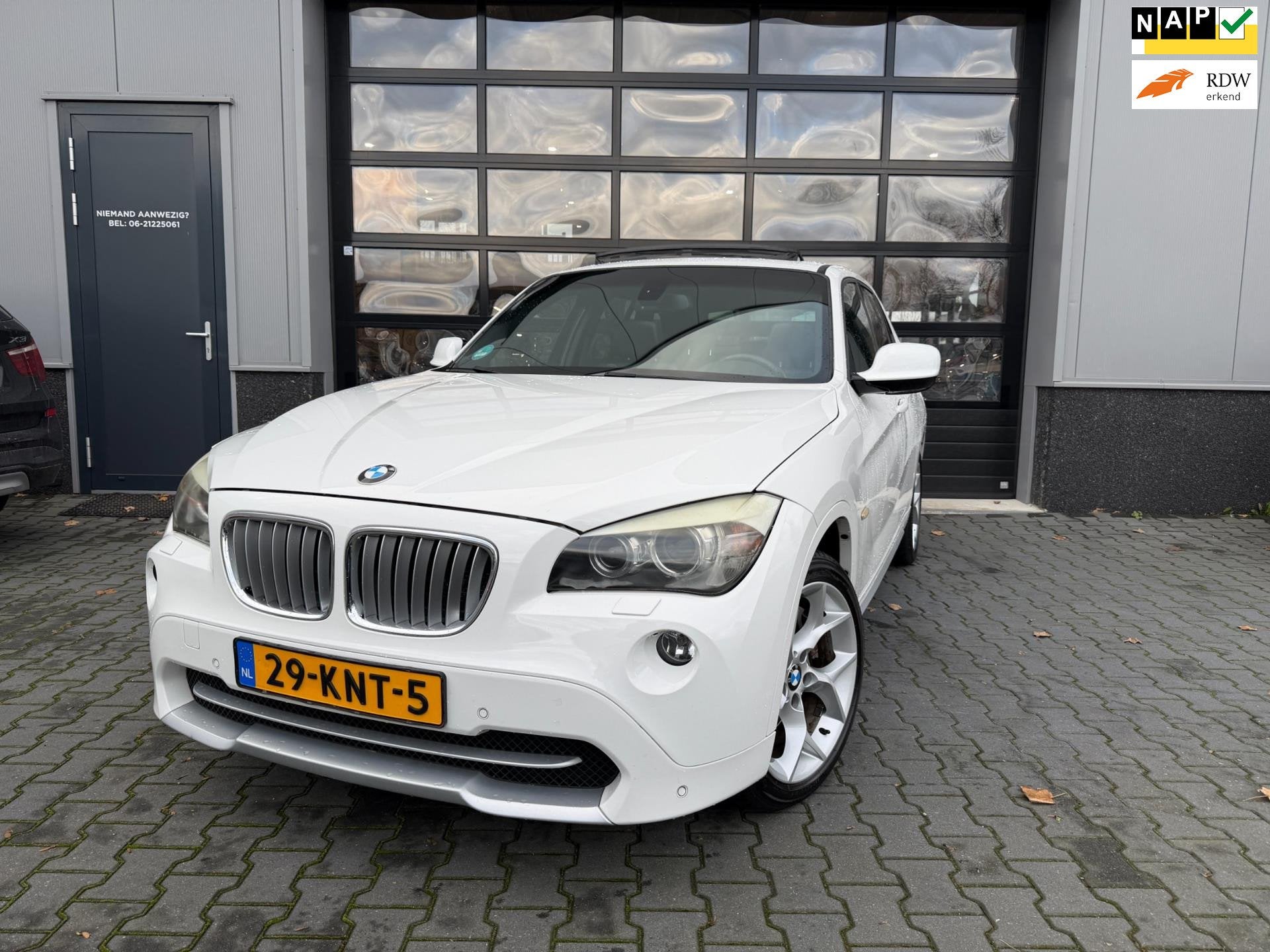BMW X1 XDrive28i Executive 3.0 NIEUWSTAAT pano leer, Auto's, BMW, Euro 5, Gebruikt, Zwart, 2000 kg