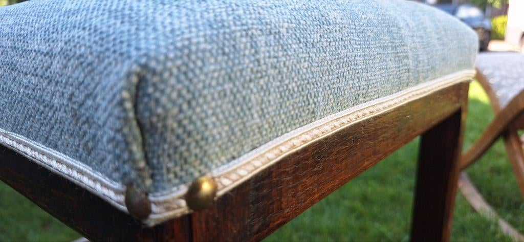 Vintage voetenbankje met nieuwe stoffering, bankje, stoel, Minder dan 50 cm, Gebruikt, Vintage, Minder dan 50 cm