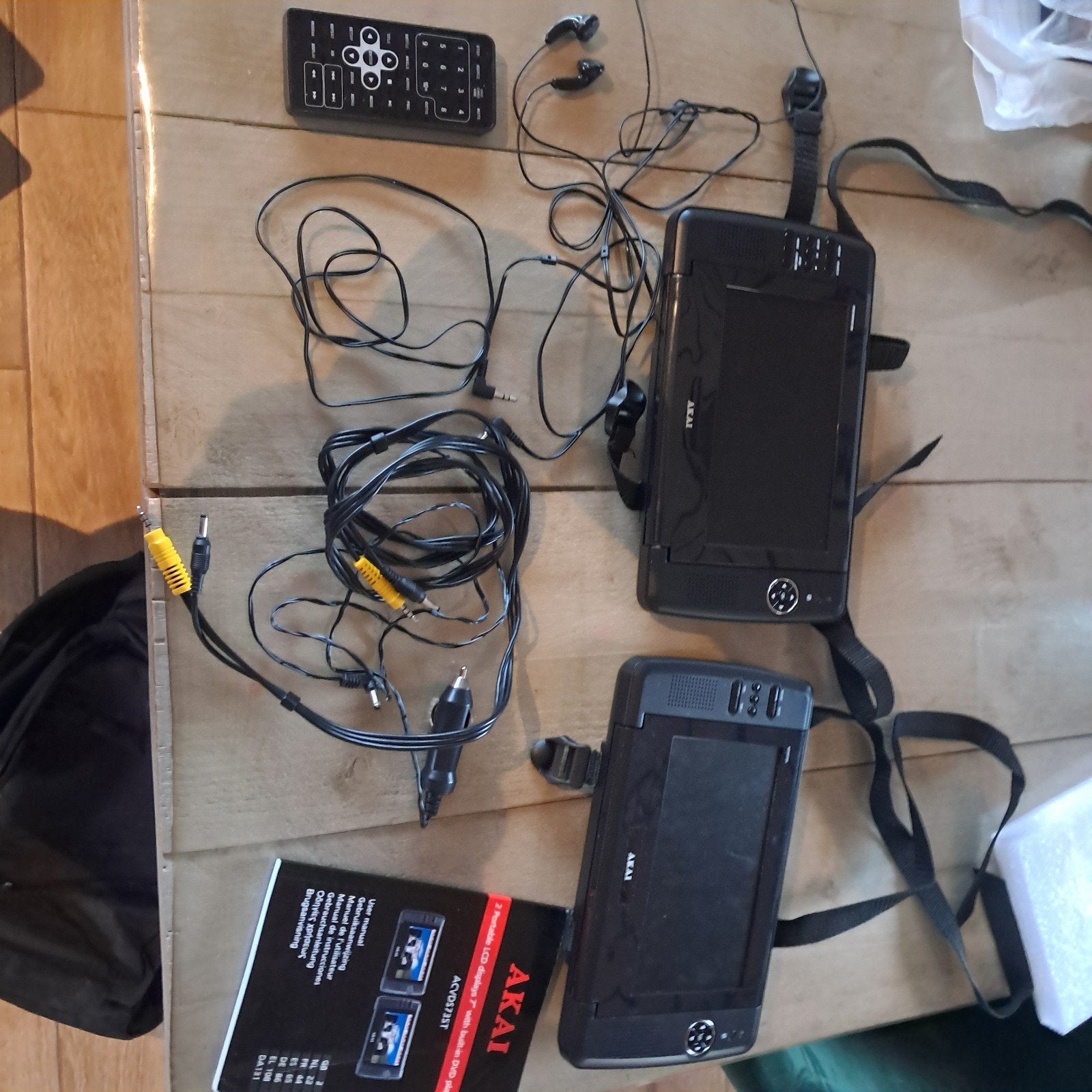 Set Akai draagbare tv's met DVD-speler, afstandsbediening, Audio, Tv en Foto, Overige merken, Gebruikt, Ophalen of Verzenden, Minder dan 40 cm