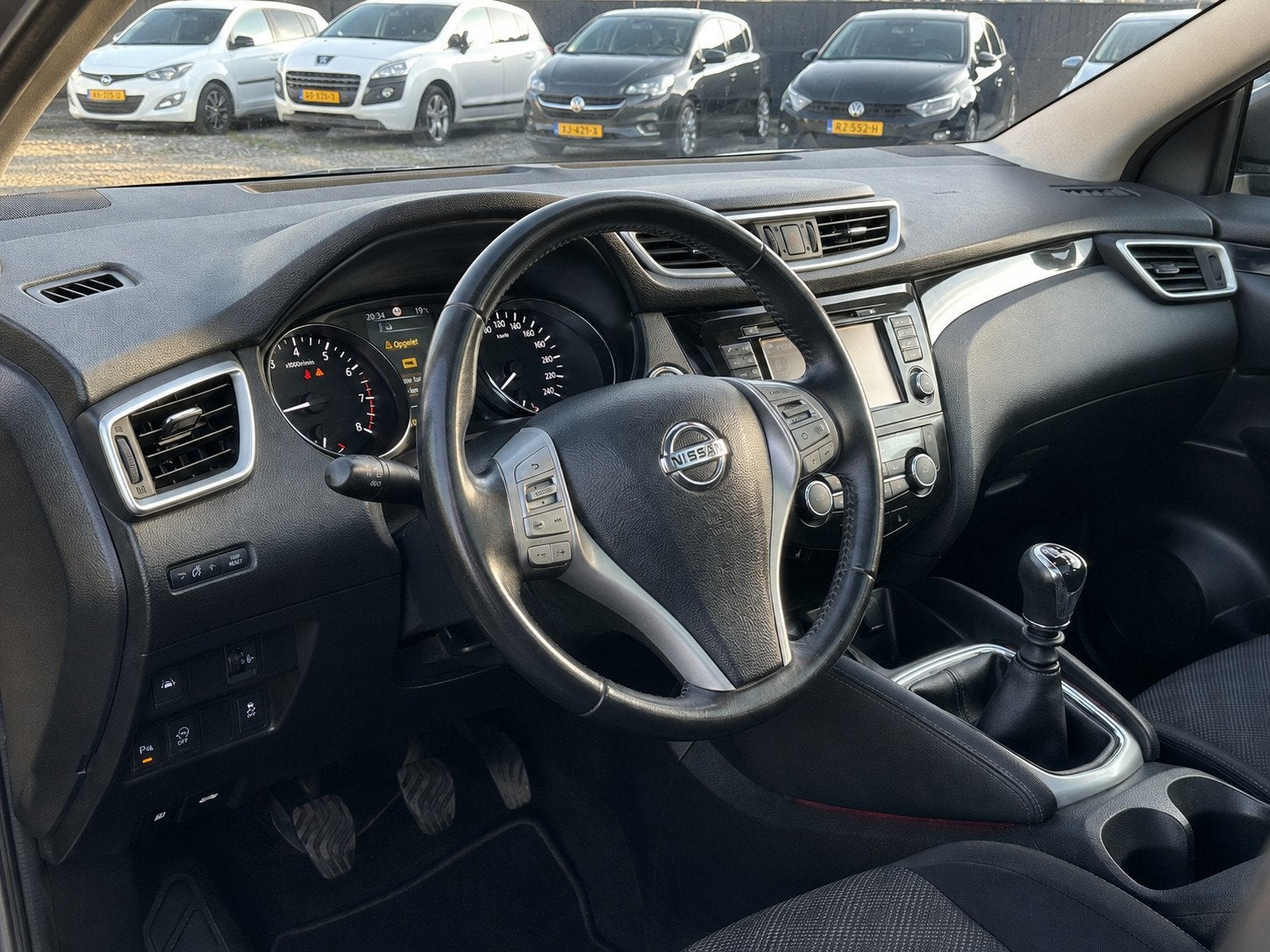 Nissan Qashqai 1.2 N-Connecta/NAVI/CAMERA/NW APK, Voorwielaandrijving, Stof, Gebruikt, 4 cilinders
