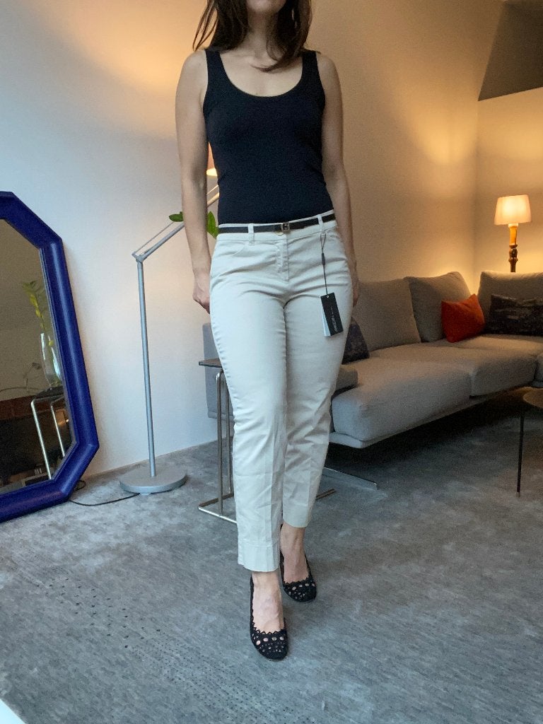 Nieuw met label - Marc Cain stretch chinobroek  Maat 2 (36), Beige, Nieuw, Ophalen of Verzenden, Driekwart