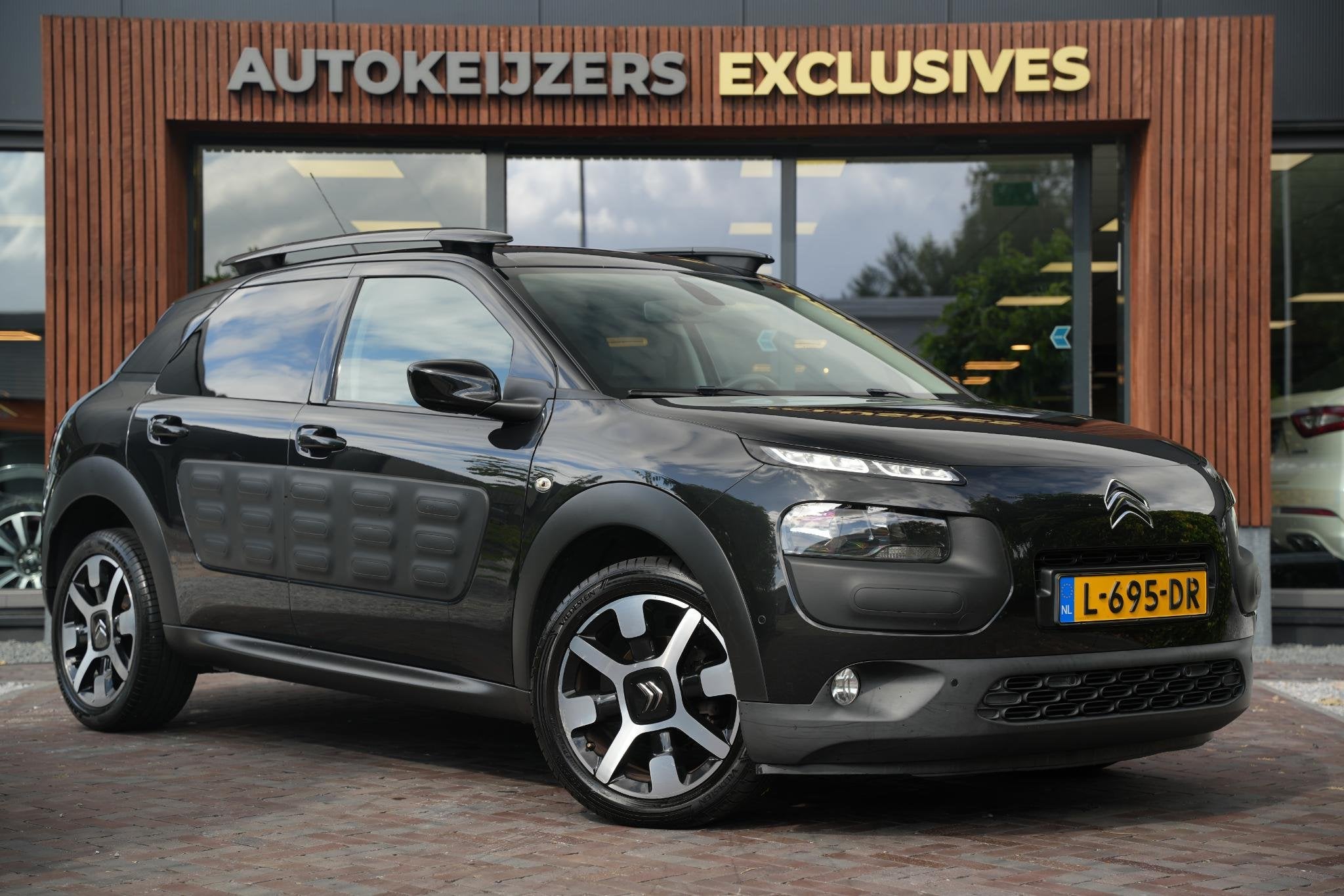 Citroen C4 Cactus 1.2 PureTech Business Plus, Voorwielaandrijving, Parkeersensor, Stof, Euro 6