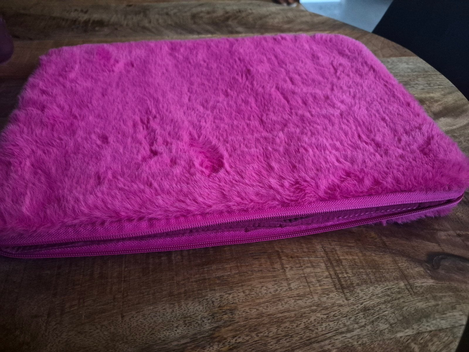 Roze pluizige laptophoes, Computers en Software, Ophalen of Verzenden, 14 inch, Nieuw
