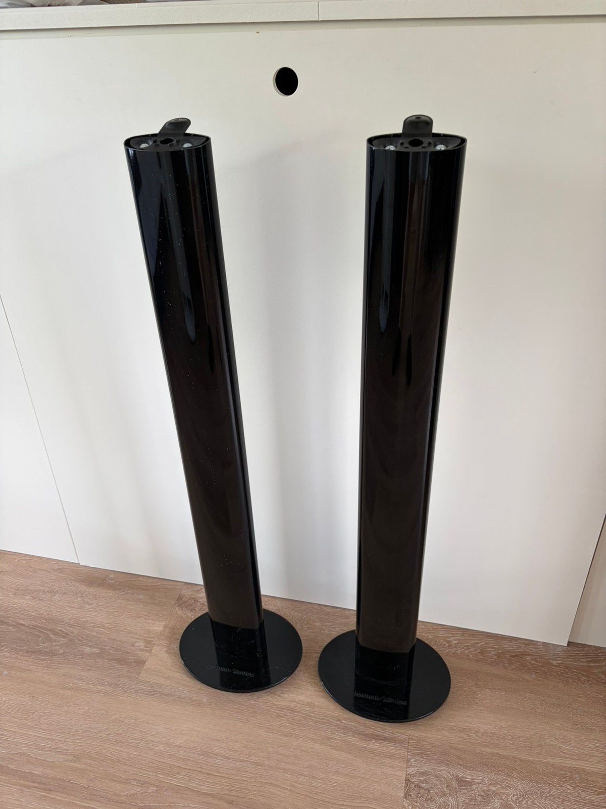 Harman Kardon luidspreker standaards zwart (set van 2), Audio, Tv en Foto, Luidsprekers, Ophalen, Gebruikt, Minder dan 60 watt
