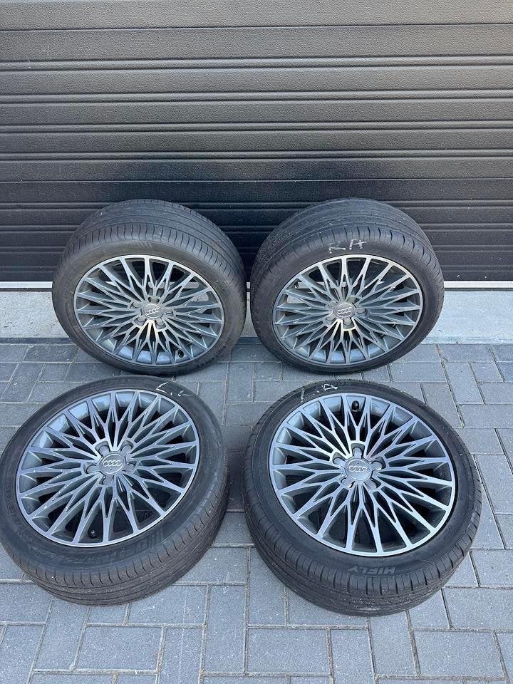 Nette Audi velgen + goede zomerbanden 245/40ZR18, Auto-onderdelen, Banden en Velgen, Ophalen, 18 inch, Velg(en), Personenwagen