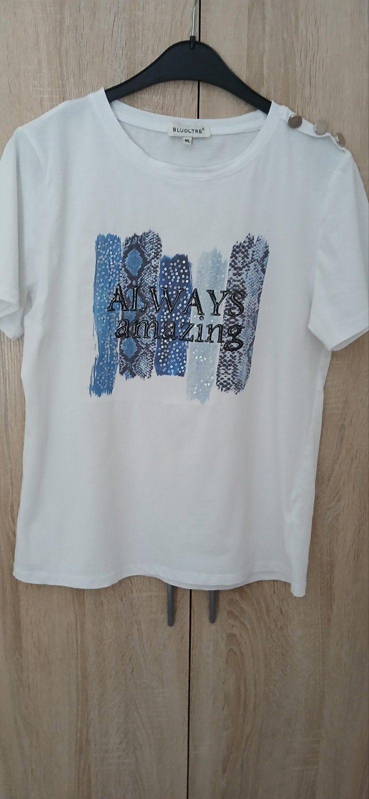 Nieuw wit shirt tekst en knoopdetail mt m/L, Ophalen of Verzenden, Nieuw, Wit, Korte mouw