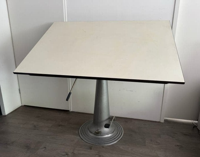 Prachtige Vintage industriële Tekentafel – Nike Eskilstuna, Ophalen, Zo goed als nieuw, 130 tot 150 cm