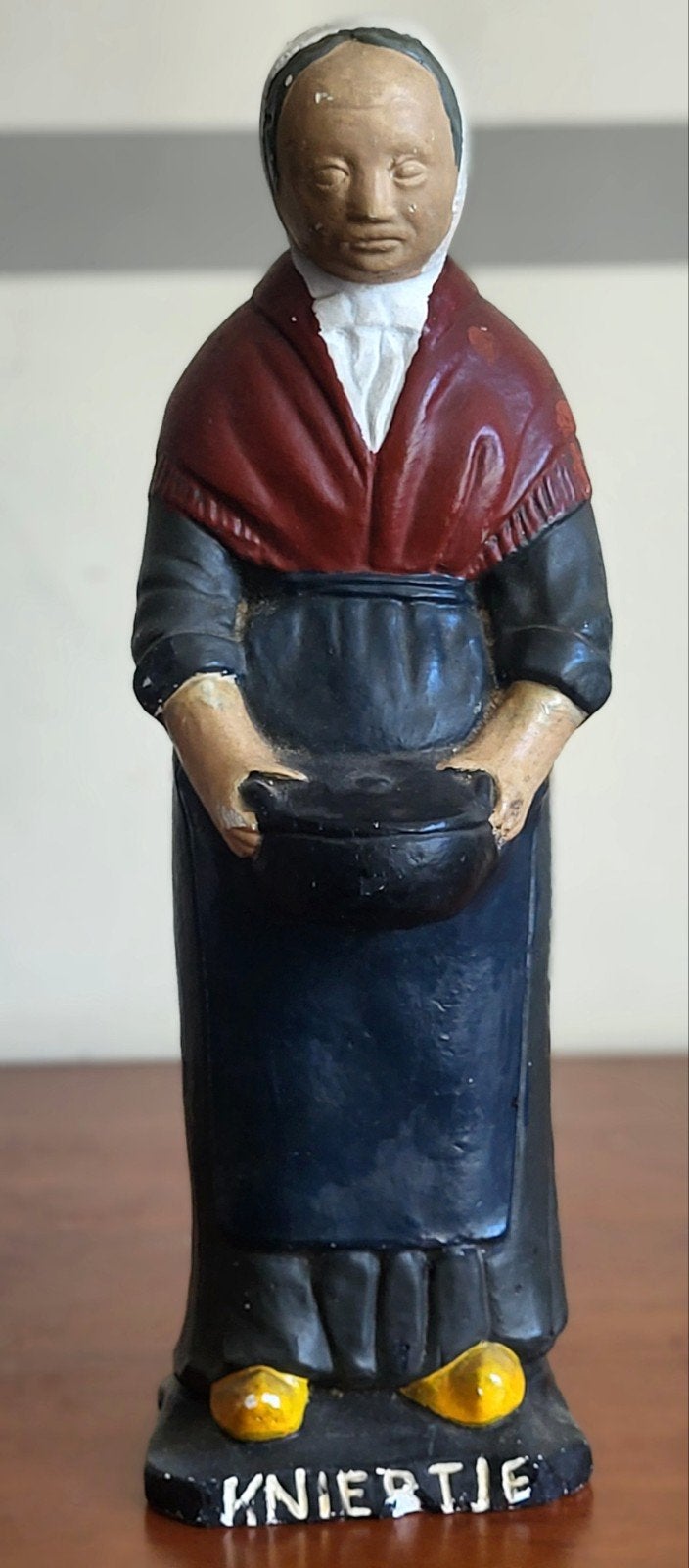 Vintage beeldje 'Kniertje' - Oud Hollandse Vrouw, Verzamelen, Ophalen of Verzenden, Gebruikt, Mens
