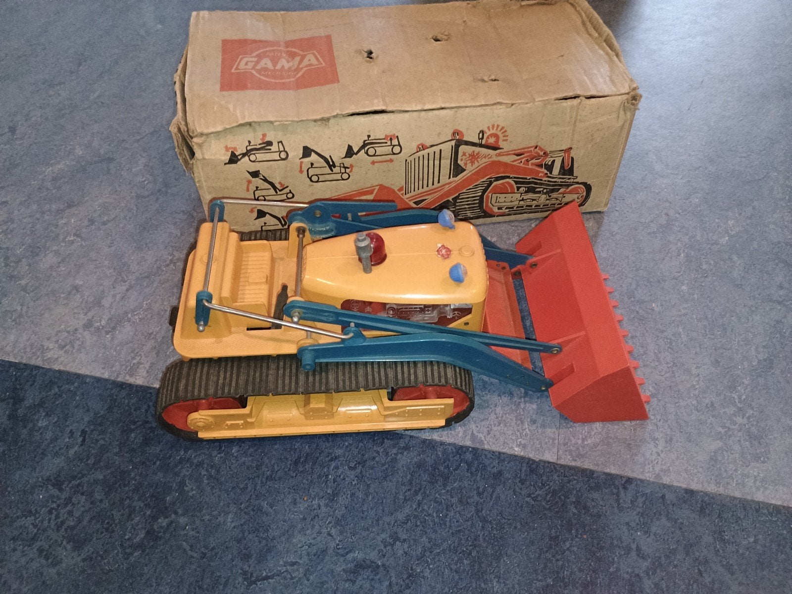 Gama bulldozer met doos, Antiek en Kunst, Antiek | Speelgoed, Ophalen of Verzenden