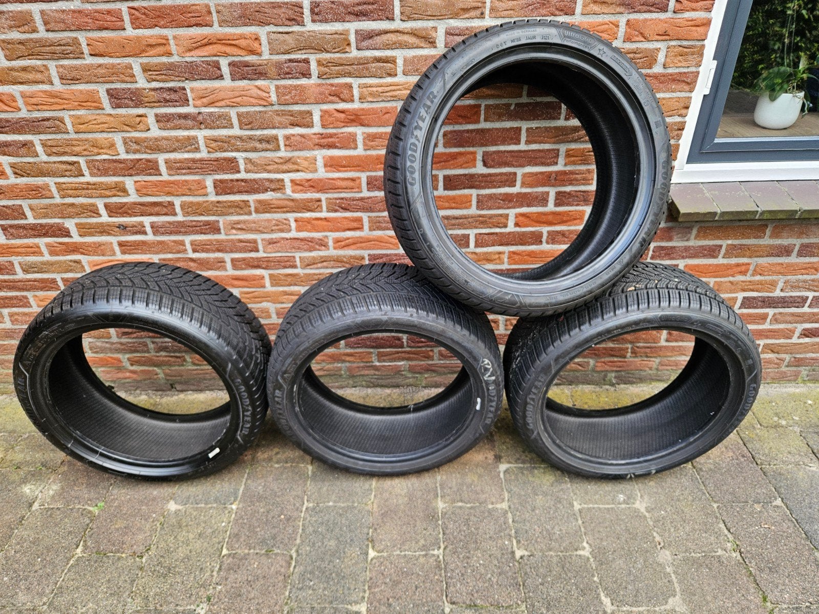 4x Goodyear UltraGrip Winterbanden 245/40 R19 98V BMW, Winterbanden, Band(en), Personenwagen, Ophalen