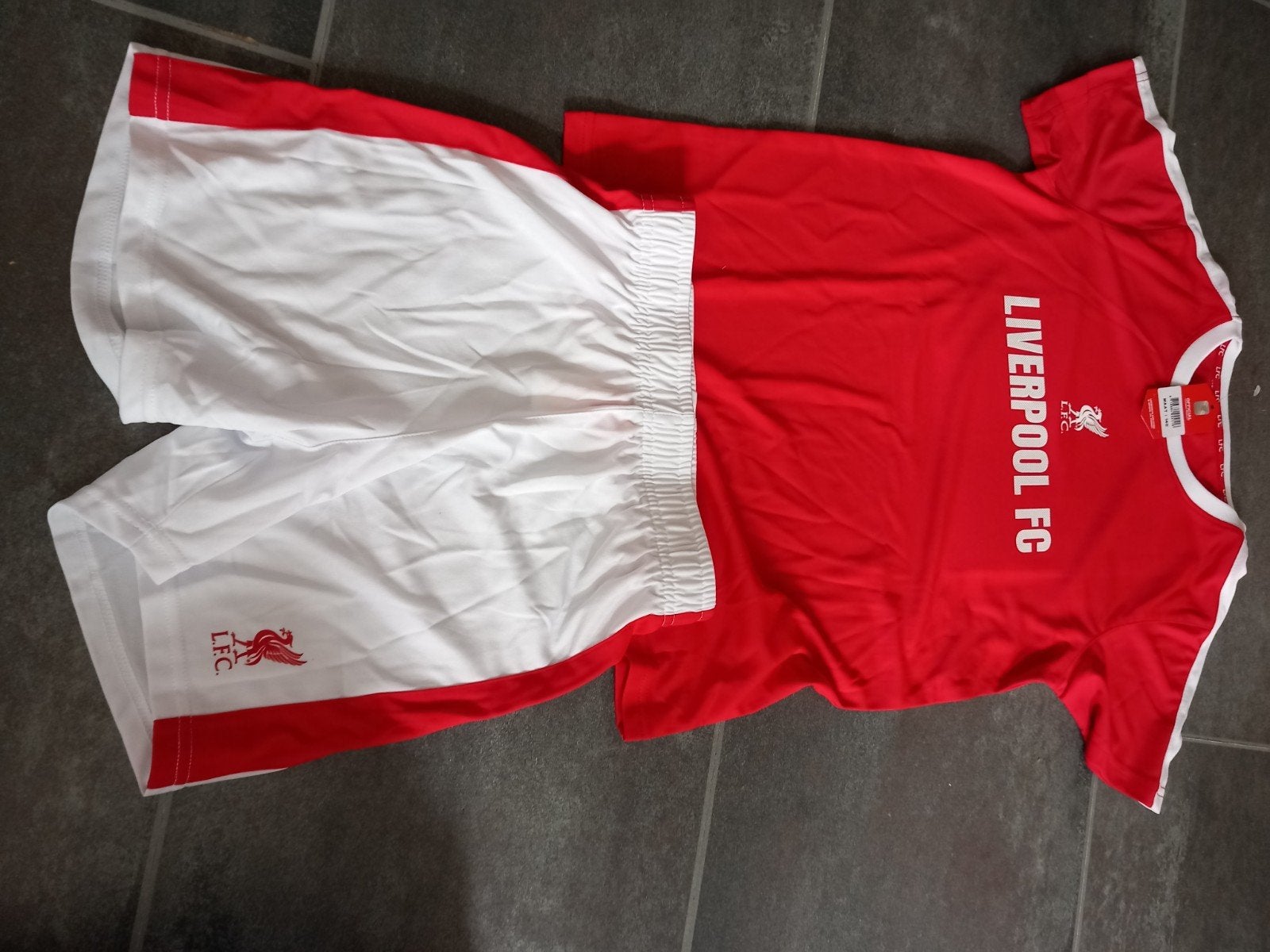 liverpool voetbalshirt en broek, Maat XS of kleiner, Ophalen of Verzenden, Nieuw