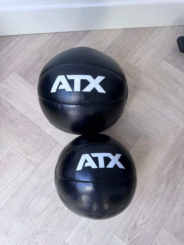 Twee wallballs (8 en 5 kg), Sport en Fitness, Fitnessmaterialen, Ophalen, Zo goed als nieuw