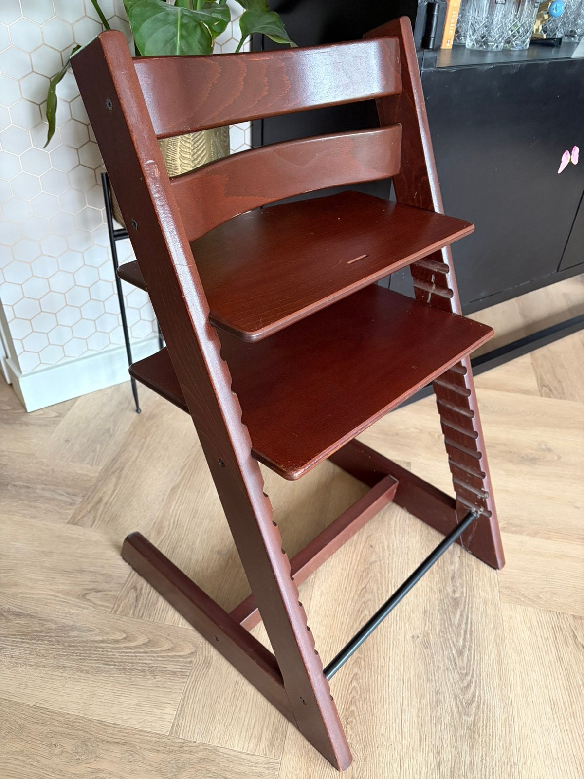 Stokke Tripp Trapp Walnoot bruin walnut brown Nieuw model, Kinderen en Baby's, Kinderstoelen, Ophalen, Meegroeistoel
