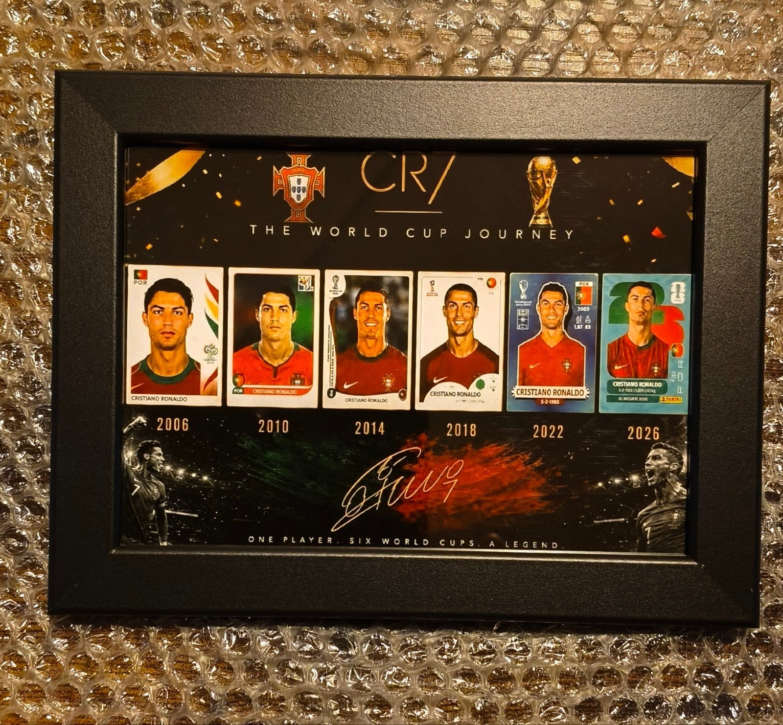 Ronaldo R7 Portugal The World Cup Story Frame 2006 tot 2026, Ophalen of Verzenden, Zo goed als nieuw, Buitenlandse clubs, Poster, Plaatje of Sticker