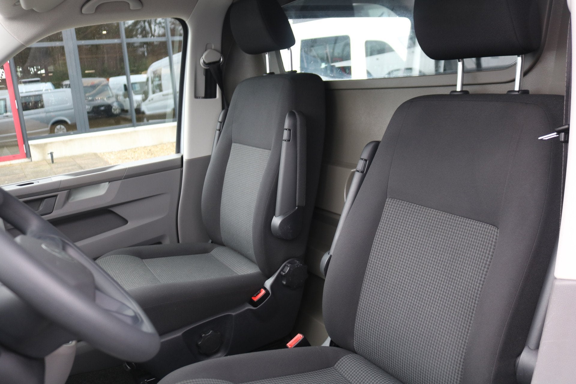 Volkswagen Transporter 2.0 TDI L1 H1 Airco (bj 2022), Auto's, Voorwielaandrijving, Start-stop-systeem, Stof, Gebruikt