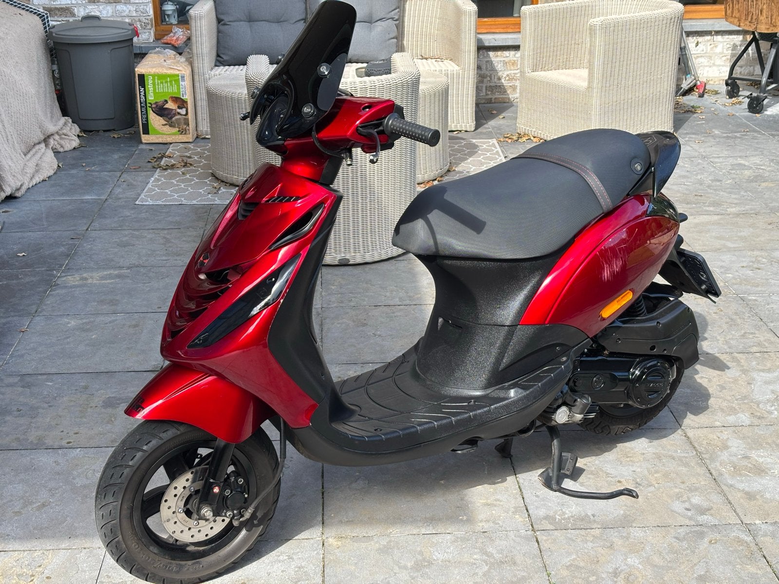 Piaggio Zip - Candy red 2024, Fietsen en Brommers, Scooters | Piaggio, Ophalen, Gebruikt, Maximaal 45 km/u, Zip