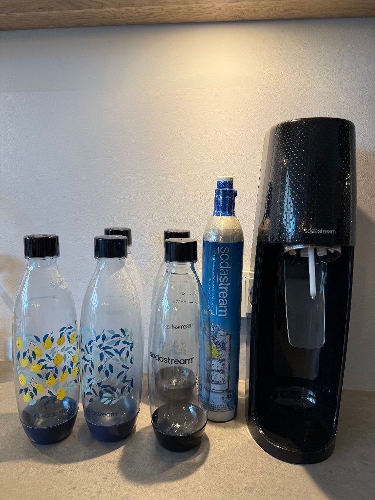 SodaStream + 5 flessen + nieuwe CO₂-cilinder, Witgoed en Apparatuur, Bruiswatermachines, Ophalen, Gebruikt