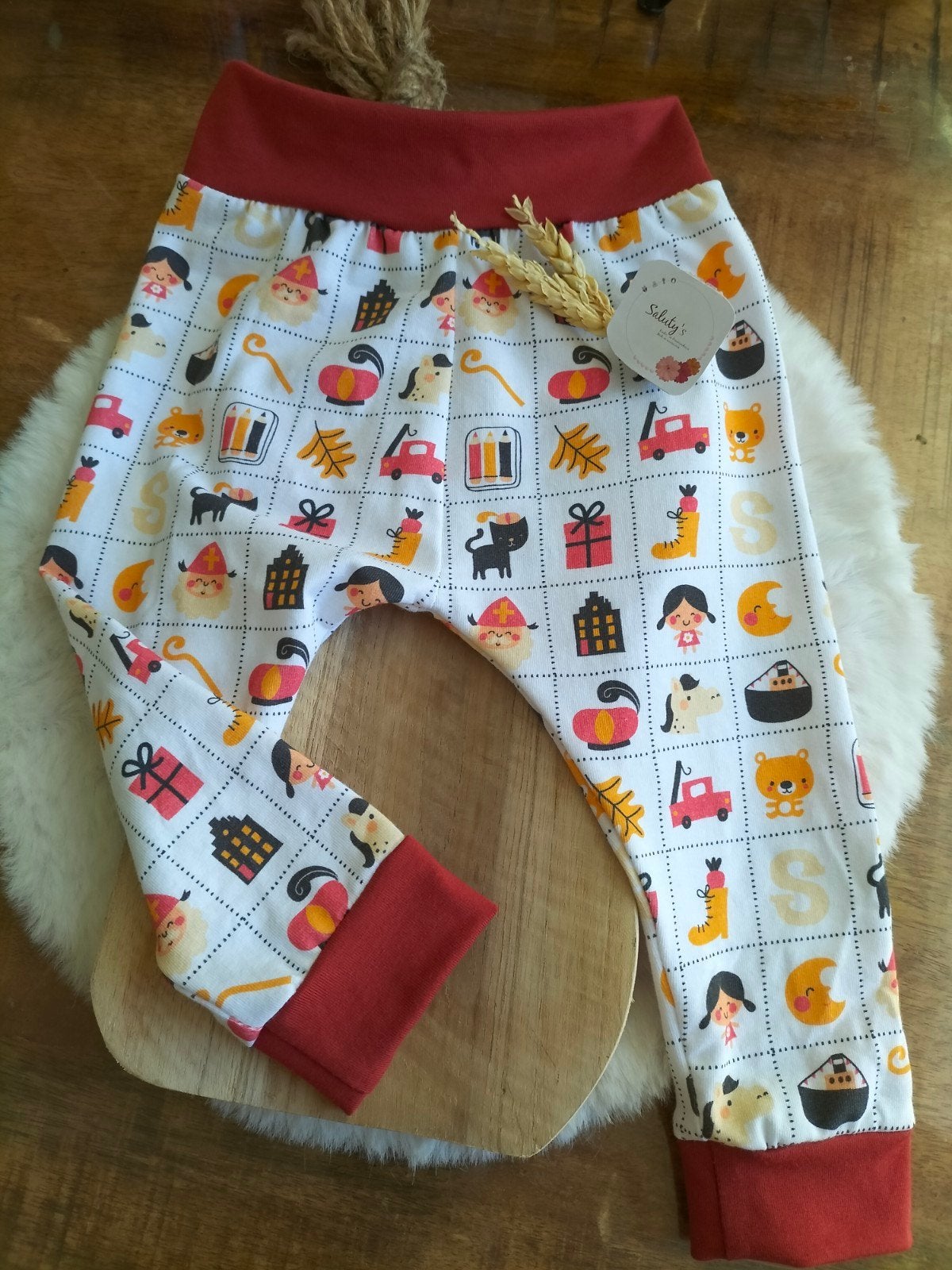 Nieuw • Broekje en haarbandje Sinterklaas 74/80, Kinderen en Baby's, Broekje, Meisje, Nieuw, Ophalen of Verzenden