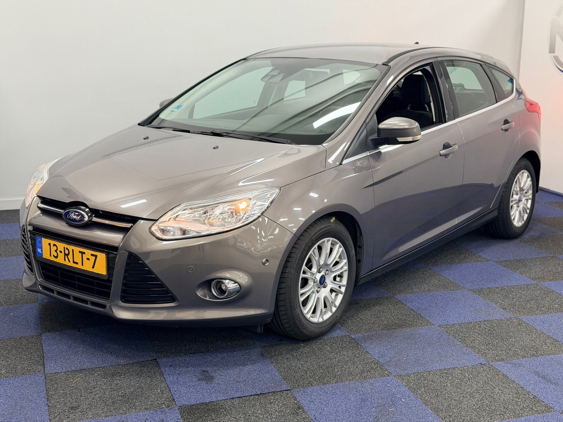 Ford Focus 1.6 EcoBoost Titanium / DISTRIEBUTIE-WP VERVANGEN, Auto's, Gebruikt, 4 cilinders, Bedrijf, Handgeschakeld