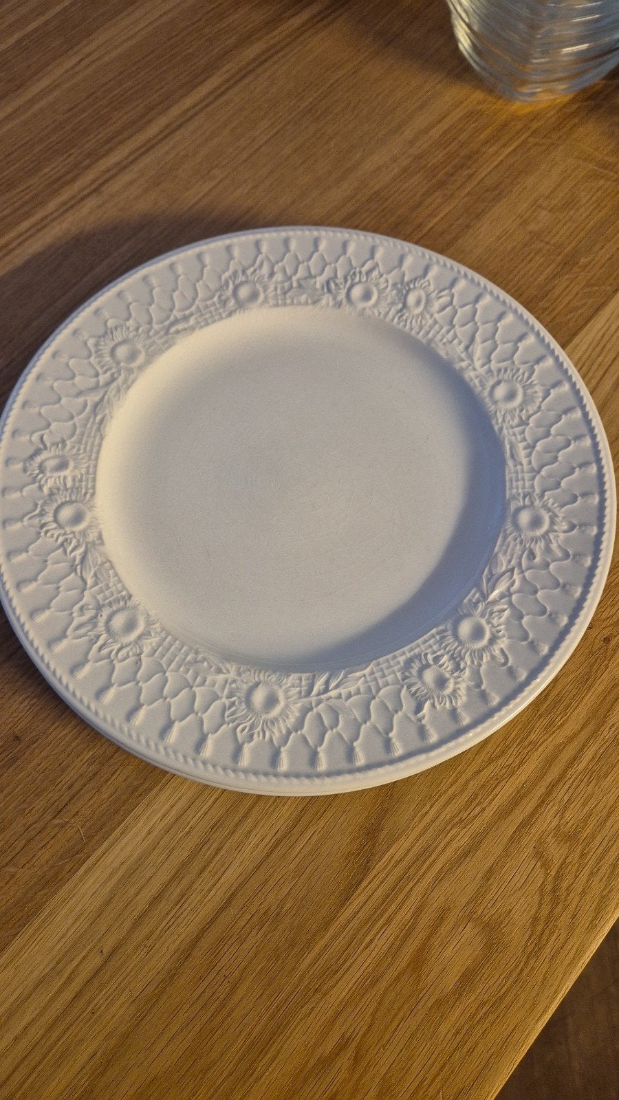 Wedgwood Home Festivity borden - Zo goed als nieuw, Huis en Inrichting, Ophalen, Klassiek, Zo goed als nieuw, Bord(en)
