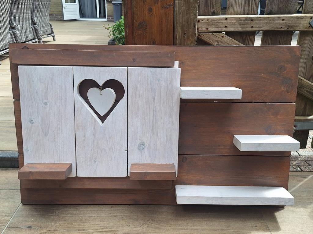 Decoratief houten wandrek met hart en planken, Ophalen