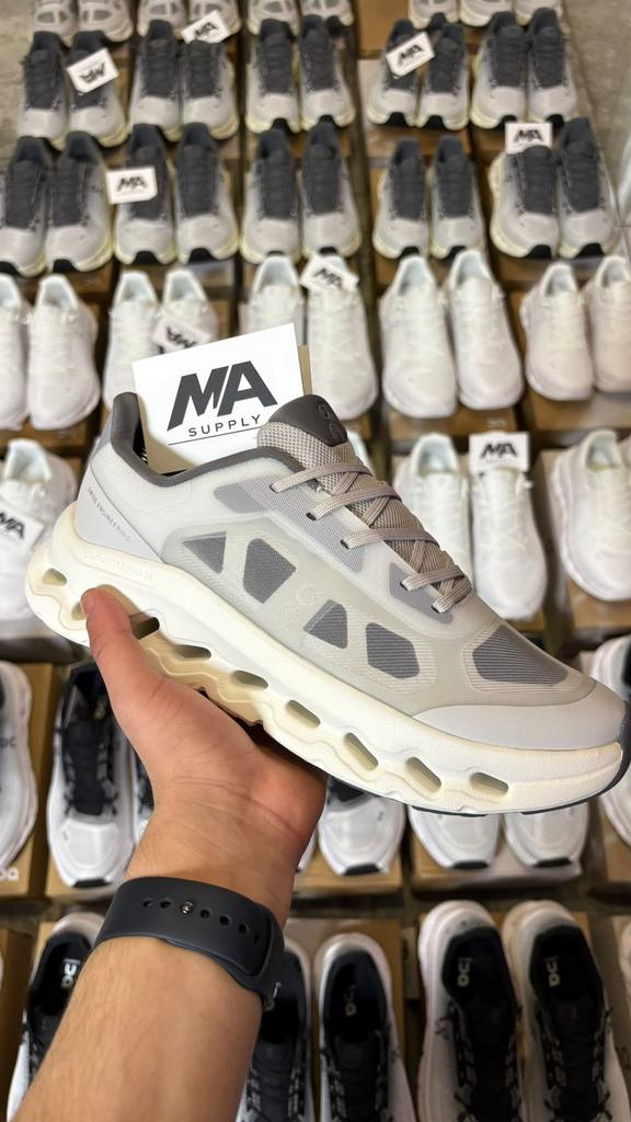 ⚠️ Oncloud Remix Gray, 👟🐺⚪️, Ophalen of Verzenden, Nieuw, Wit, Sportschoenen