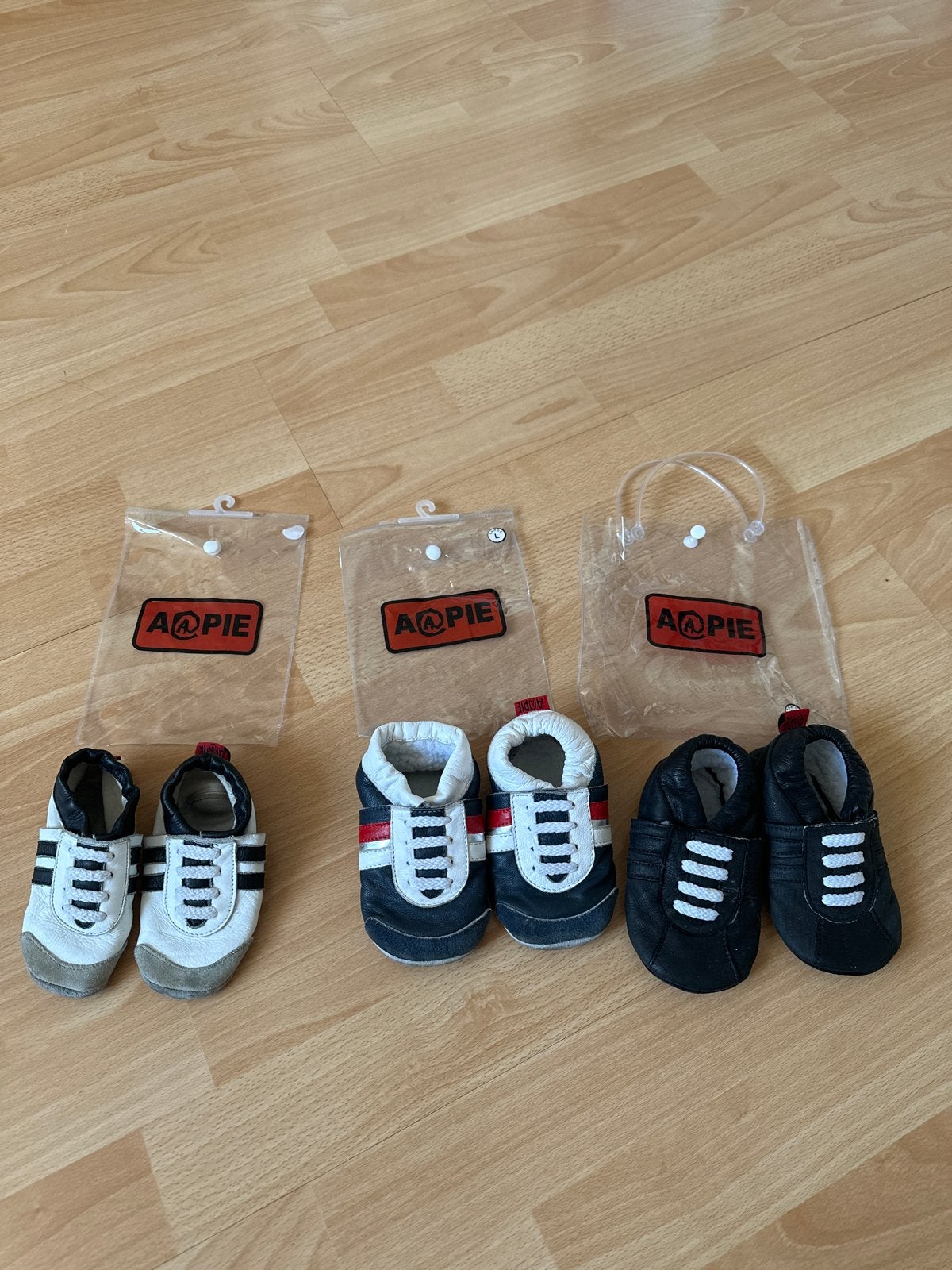 3 paar A@PIE babyslofjes - Zo goed als nieuw / merk Aapie, Kinderen en Baby's, Babykleding | Schoentjes en Sokjes, Ophalen of Verzenden