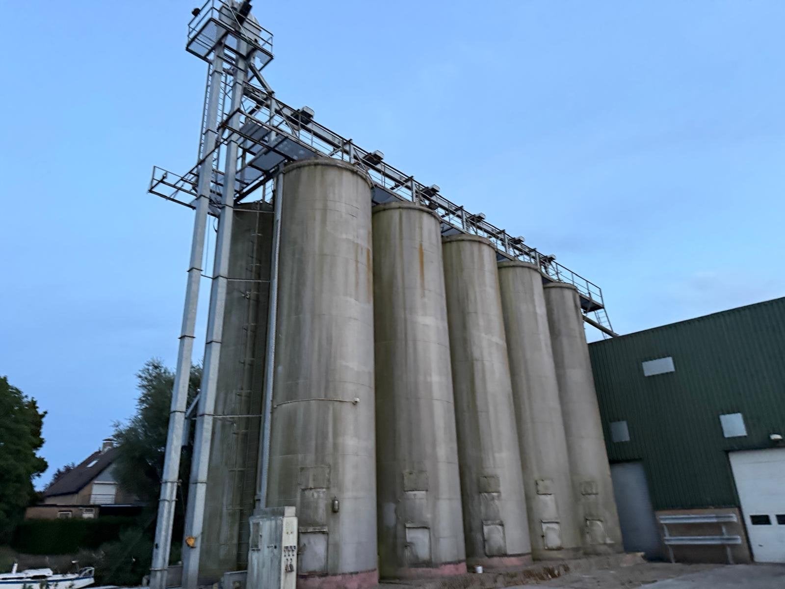 Grote opslagsilo's met transportsysteem, Ophalen of Verzenden