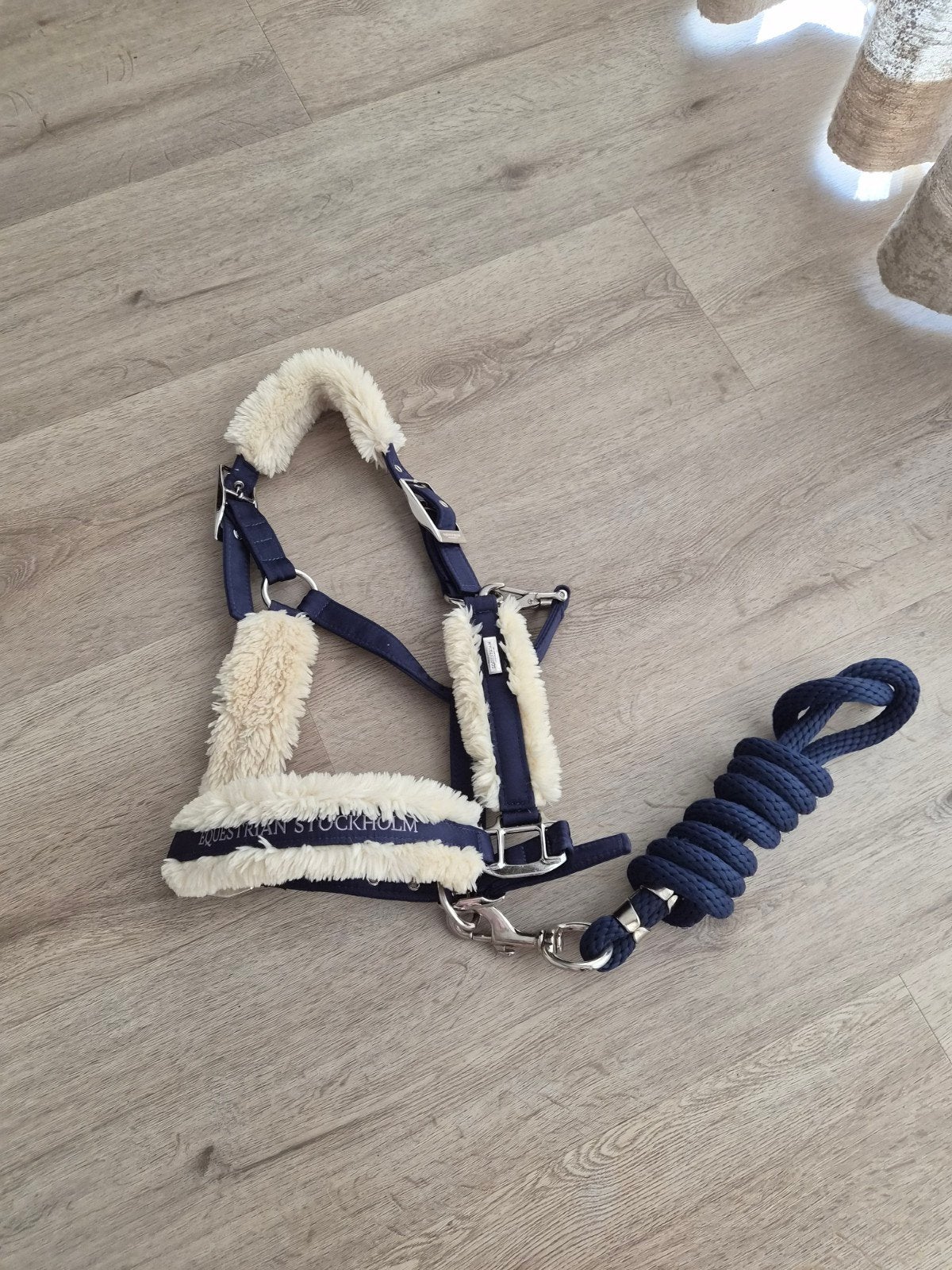 Equestrian Stockholm Halster Navy met bont maat Cob, Dieren en Toebehoren, Ophalen of Verzenden, Zo goed als nieuw, Overige soorten
