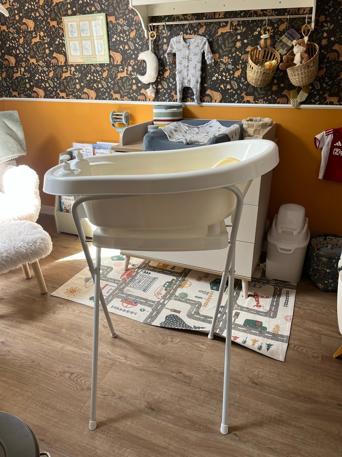 Bébé-jou babybadje compleet op standaard - Zo goed als nieuw, Kinderen en Baby's, Badjes en Verzorging, Ophalen, Zo goed als nieuw